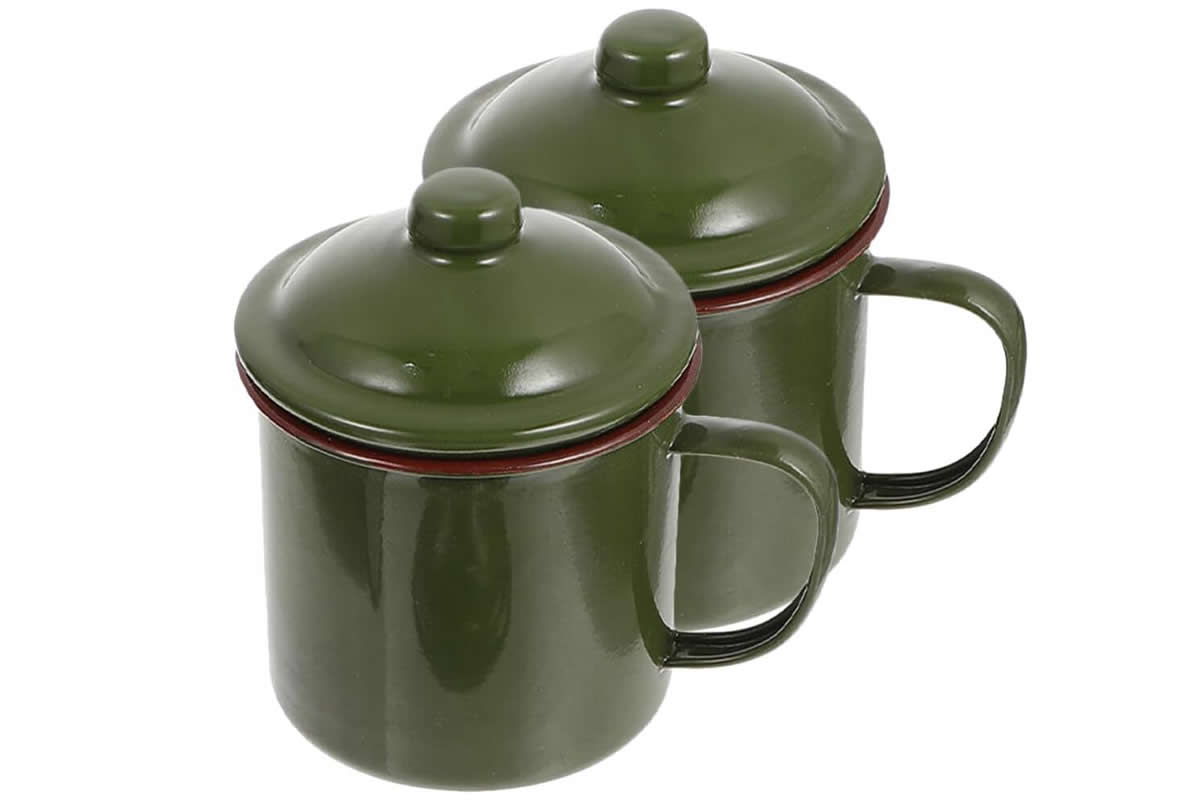 Enamel retro camping mug. Green color.